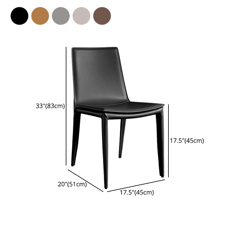 Silla lateral curvada de cuero contemporánea Silla Parsons con acabado mate