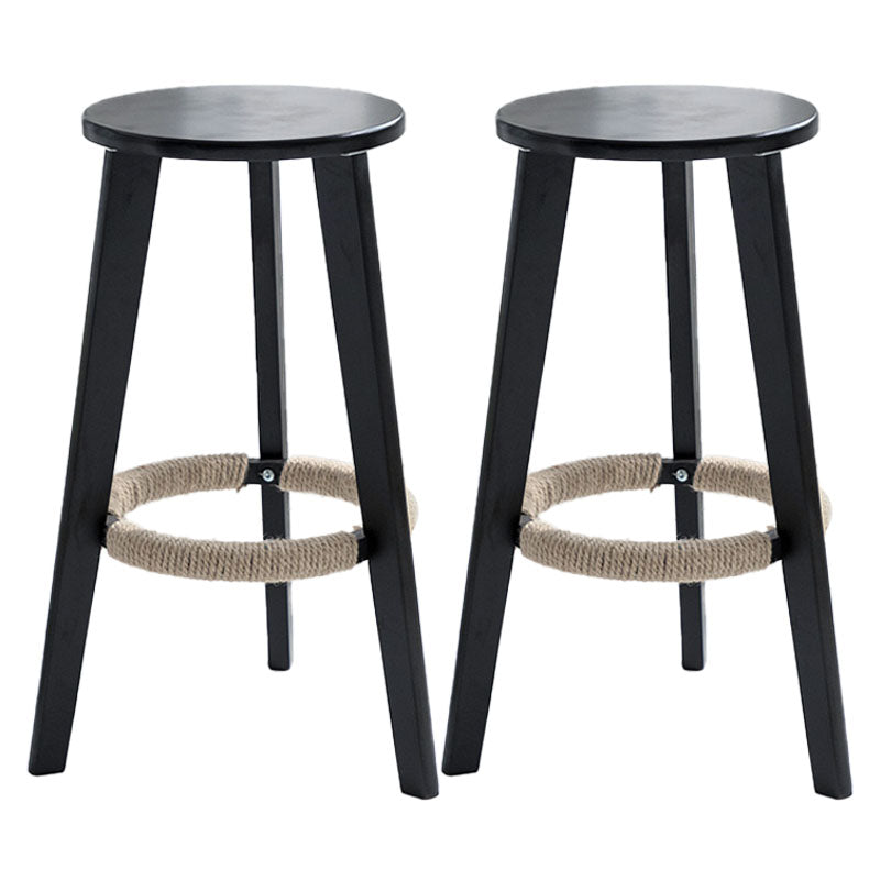 Taburete de bar simple apilable industrial de madera de caucho, taburete alto para interiores con asiento redondo