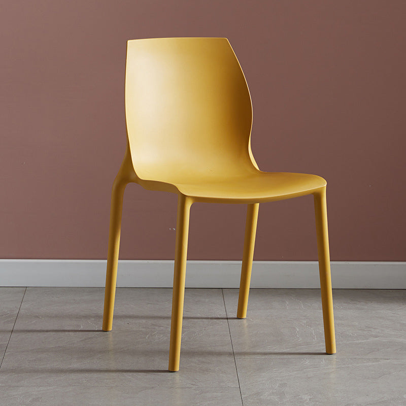 Sedie da pranzo moderne in plastica per interni in plastica.