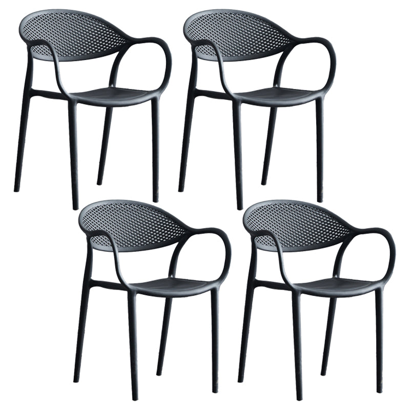 Sedia da pranzo in plastica moderna per interni moderni.