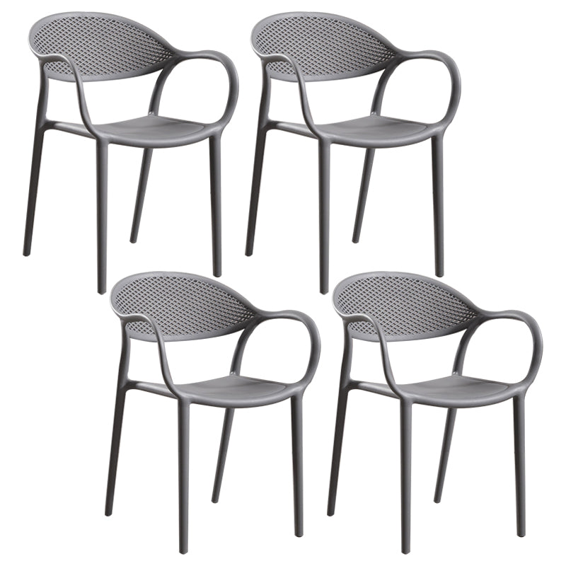 Sedia da pranzo in plastica moderna per interni moderni.