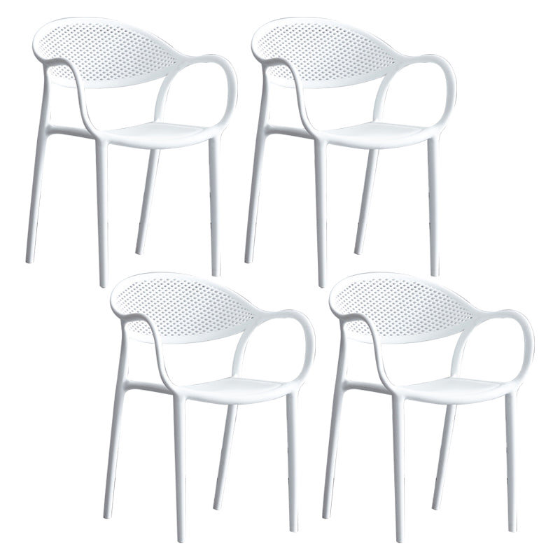 Sedia da pranzo in plastica moderna per interni moderni.