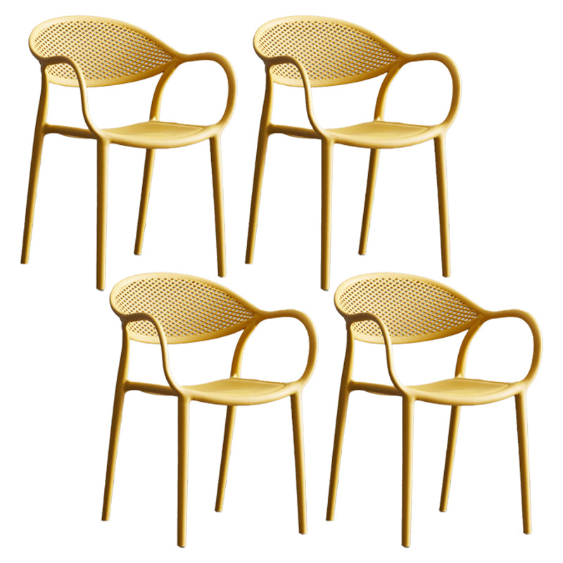 Sedia da pranzo in plastica moderna per interni moderni.
