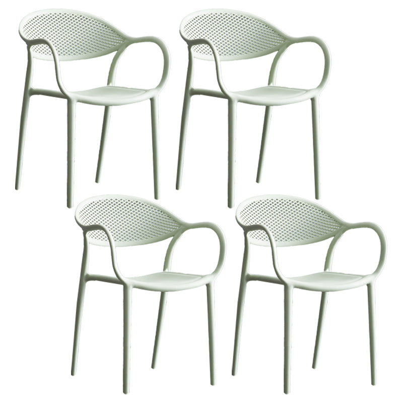 Sedia da pranzo in plastica moderna per interni moderni.