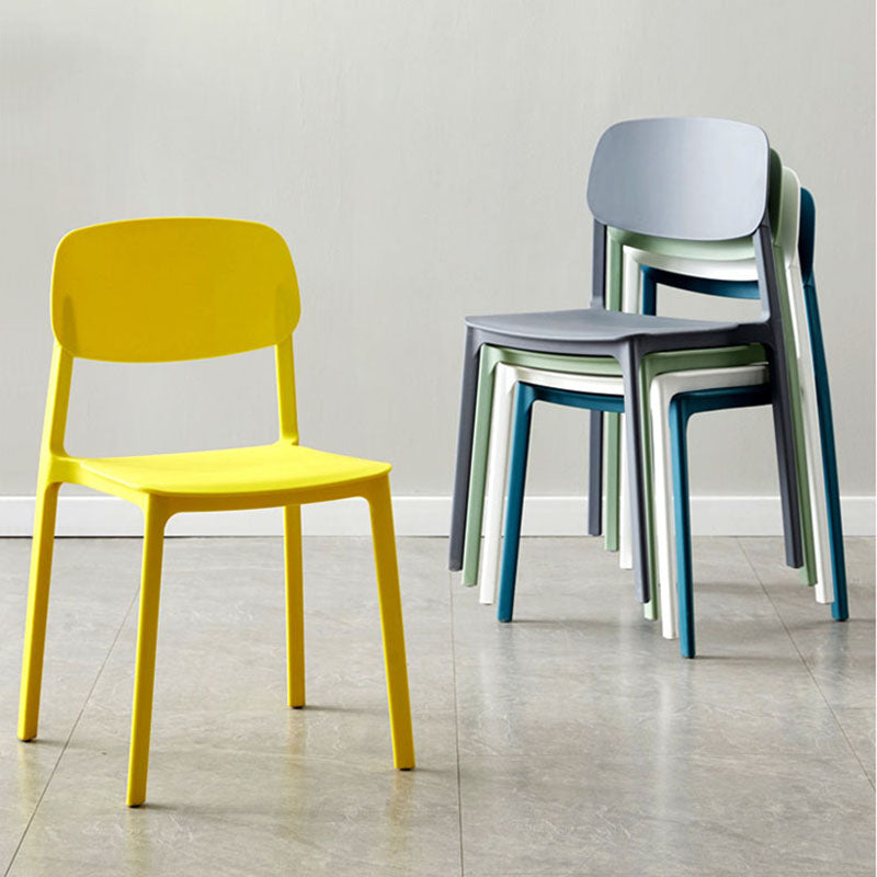 Silla lateral plástica escandinava de la sala de conferencias con parte posterior abierta del final mate que cena la silla