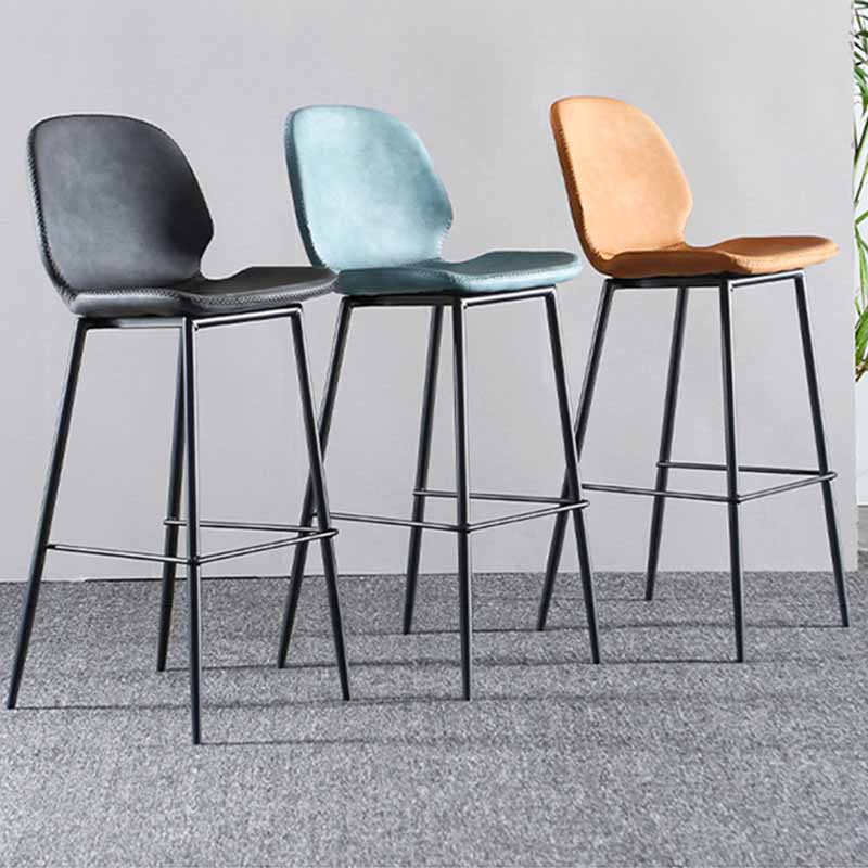 Taburetes industriales de cuero para mostrador, taburetes de bar con respaldo bajo de metal negro con reposapiés