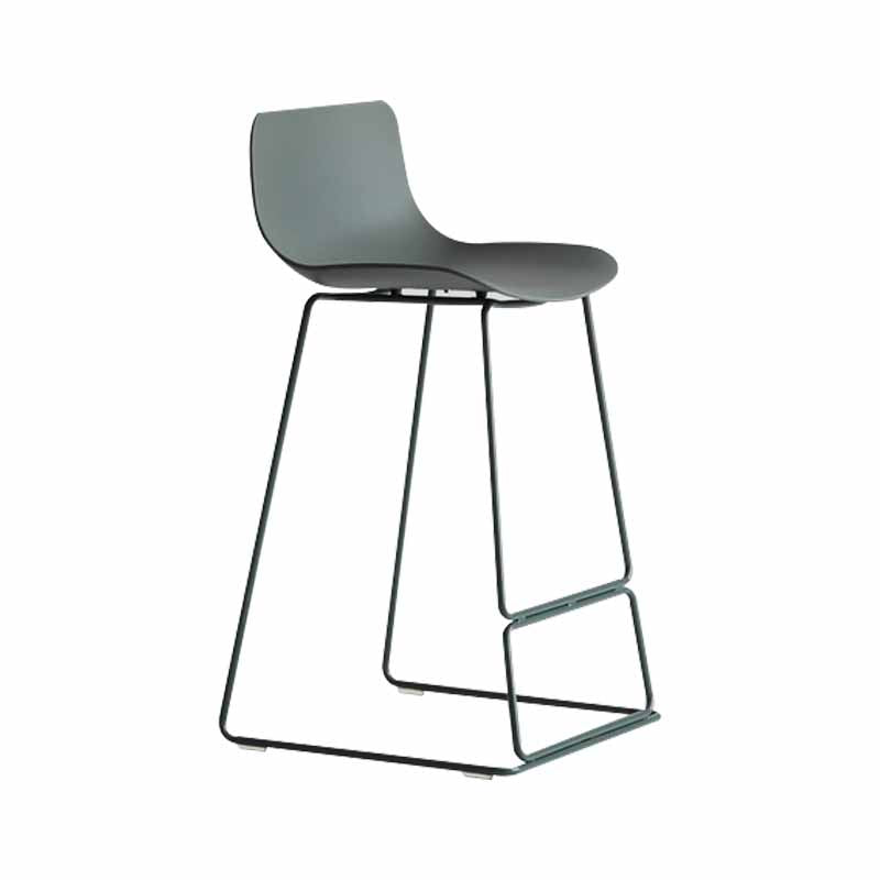 Taburetes de bar de plástico y metal de estilo escandinavo, taburetes de bar con respaldo bajo y reposapiés