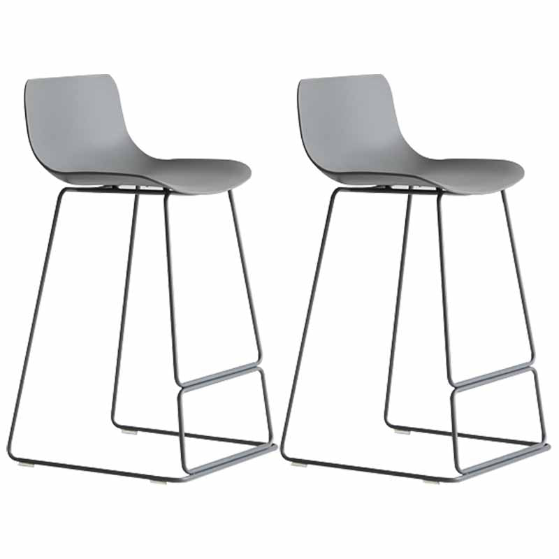 Taburetes de bar de plástico y metal de estilo escandinavo, taburetes de bar con respaldo bajo y reposapiés
