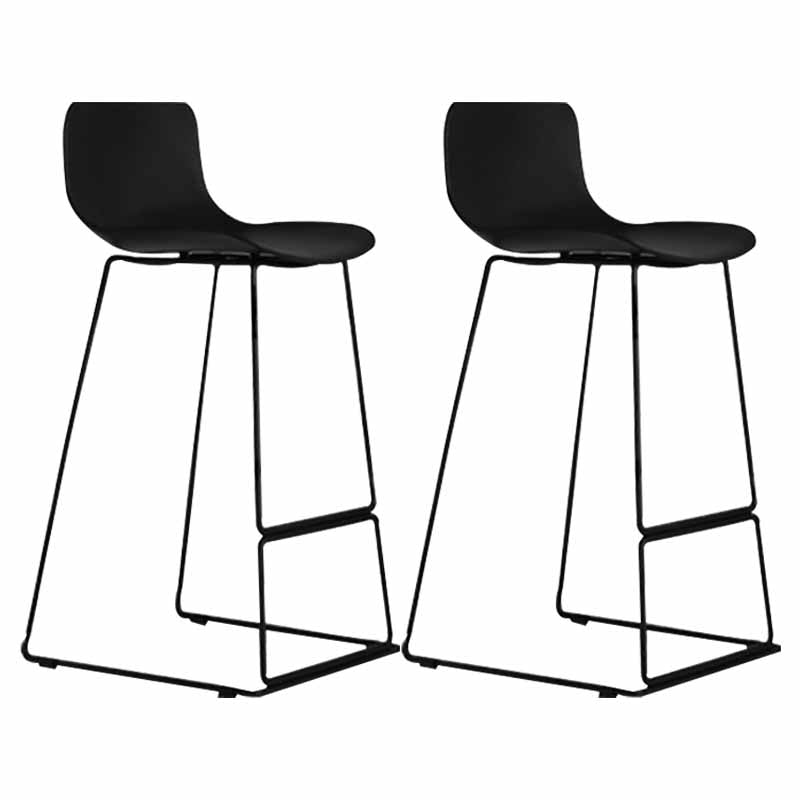 Taburetes de bar de plástico y metal de estilo escandinavo, taburetes de bar con respaldo bajo y reposapiés