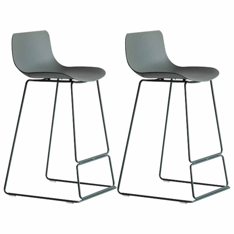 Taburetes de bar de plástico y metal de estilo escandinavo, taburetes de bar con respaldo bajo y reposapiés