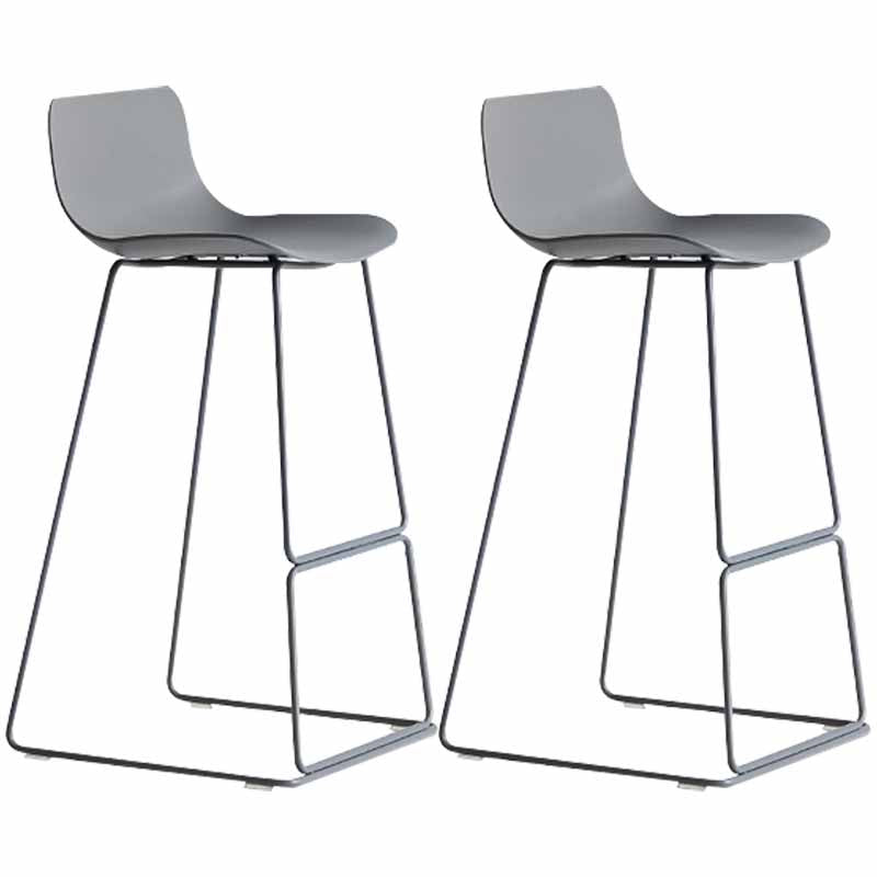 Taburetes de bar de plástico y metal de estilo escandinavo, taburetes de bar con respaldo bajo y reposapiés