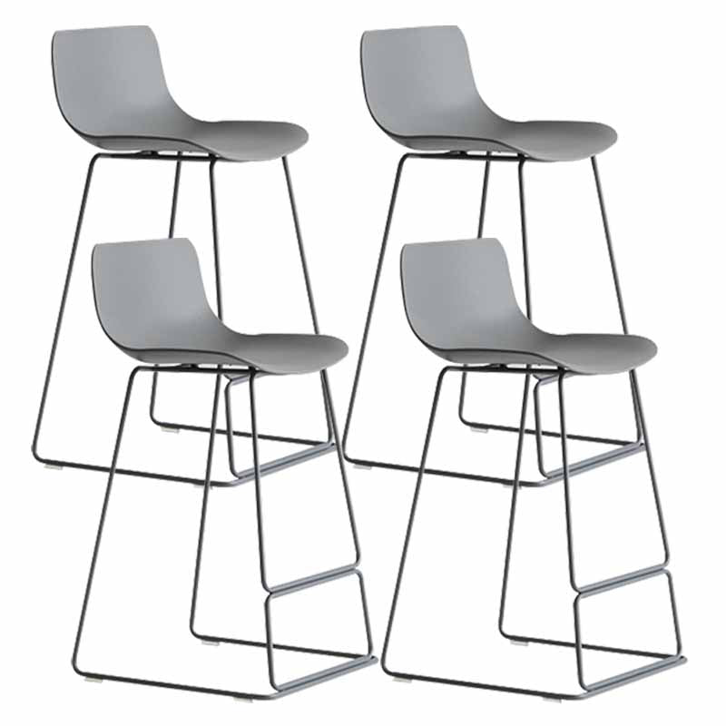 Taburetes de bar de plástico y metal de estilo escandinavo, taburetes de bar con respaldo bajo y reposapiés
