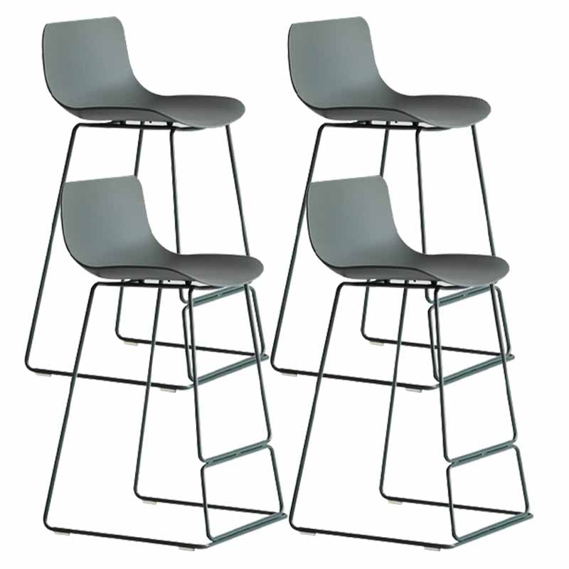 Taburetes de bar de plástico y metal de estilo escandinavo, taburetes de bar con respaldo bajo y reposapiés