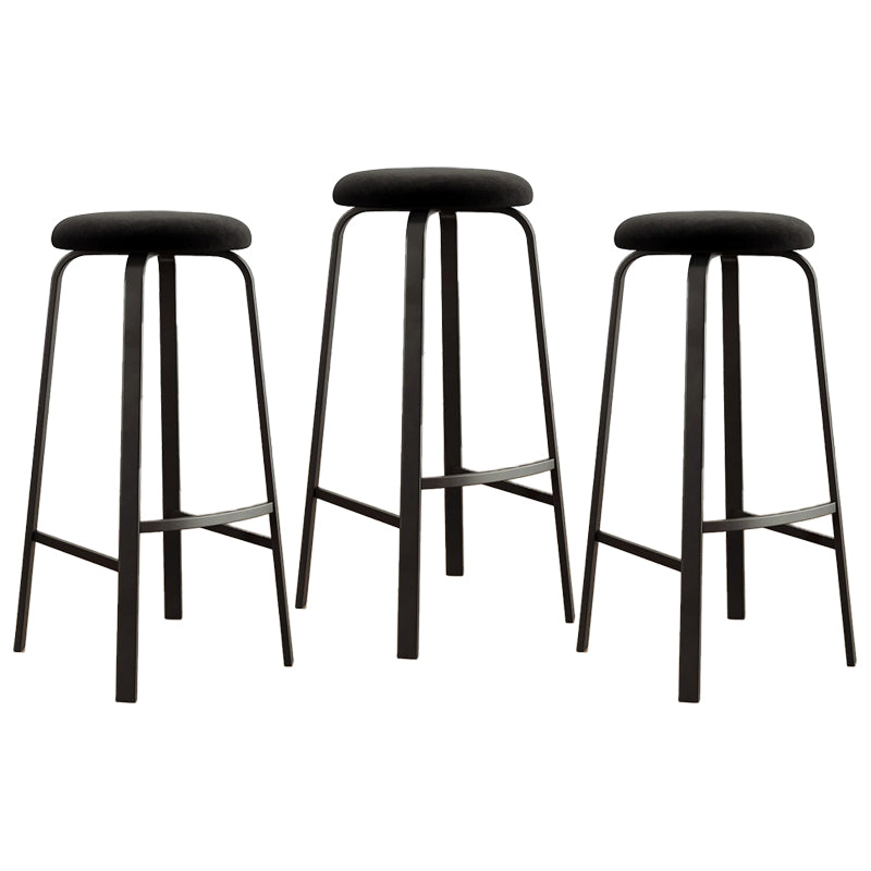 Stapelbare schwarze Thekenhocker, rückenfreie skandinavische Barhocker aus Metall (3er-Set)