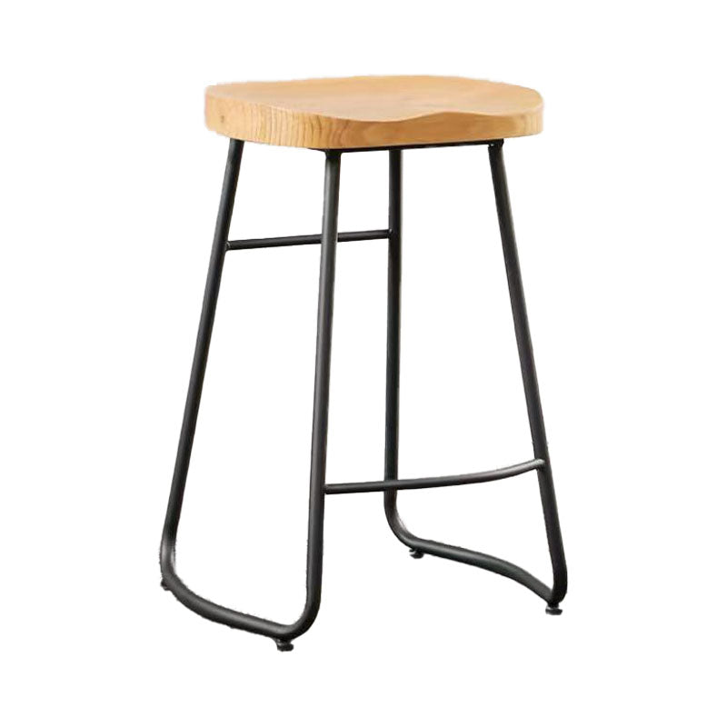 Barhosel für industrielle Style mit Schlittenrund-Sattel-Sitzschuhhocker für die Küche