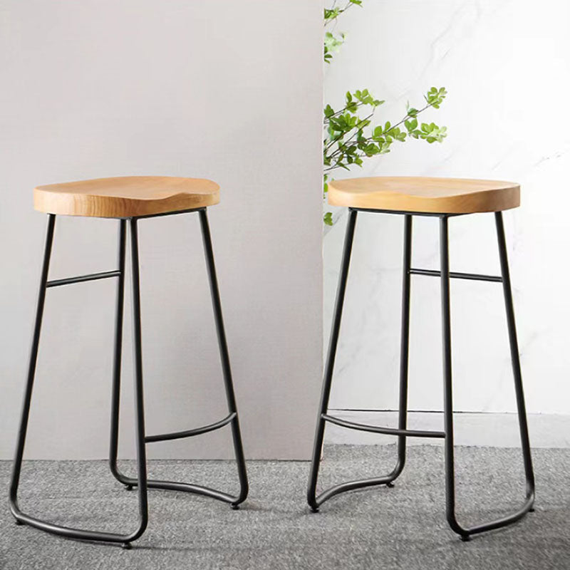 Barhosel für industrielle Style mit Schlittenrund-Sattel-Sitzschuhhocker für die Küche