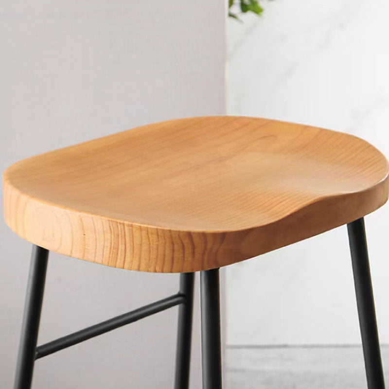 Barhosel für industrielle Style mit Schlittenrund-Sattel-Sitzschuhhocker für die Küche