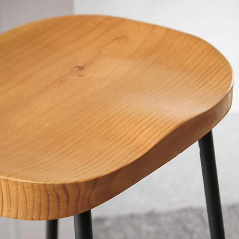 Barhosel für industrielle Style mit Schlittenrund-Sattel-Sitzschuhhocker für die Küche