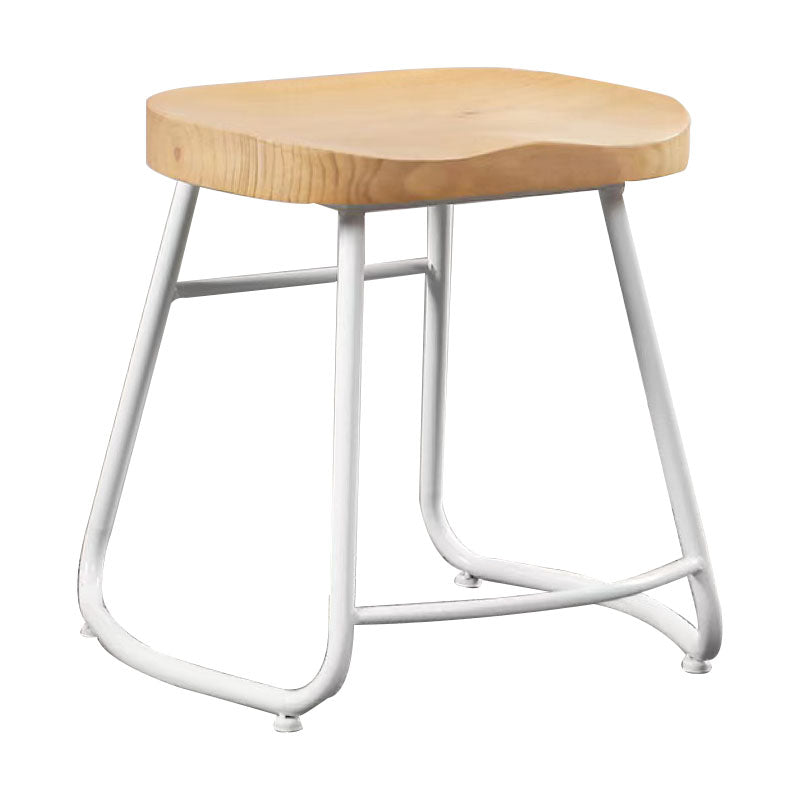 Barhosel für industrielle Style mit Schlittenrund-Sattel-Sitzschuhhocker für die Küche