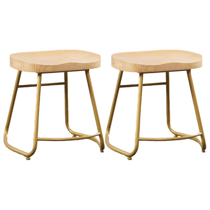 Barhosel für industrielle Style mit Schlittenrund-Sattel-Sitzschuhhocker für die Küche