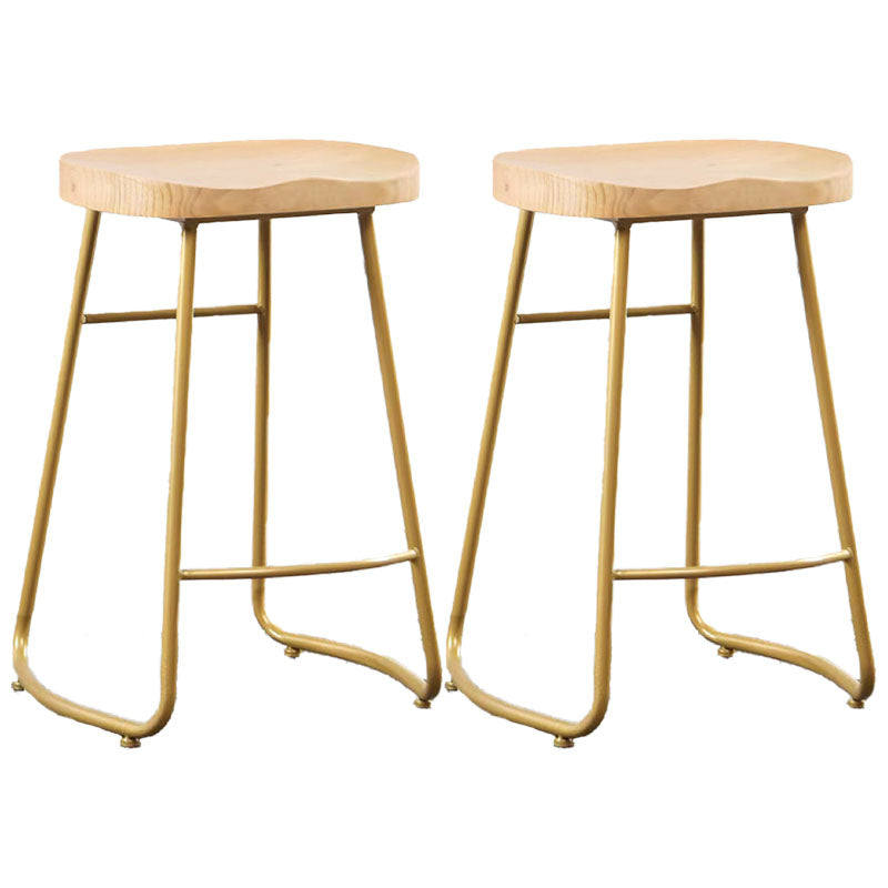 Barhosel für industrielle Style mit Schlittenrund-Sattel-Sitzschuhhocker für die Küche