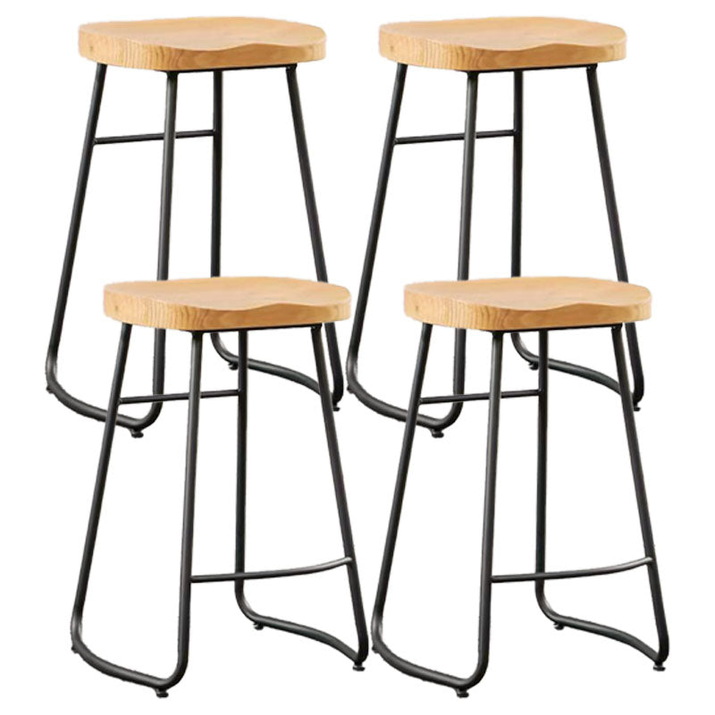 Barhosel für industrielle Style mit Schlittenrund-Sattel-Sitzschuhhocker für die Küche
