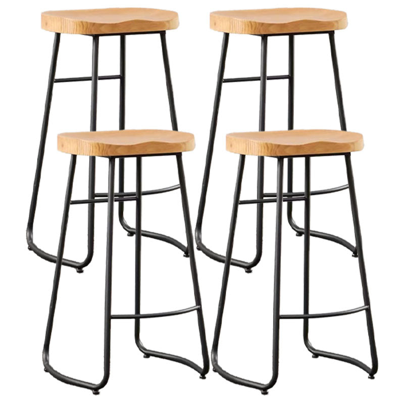Barhosel für industrielle Style mit Schlittenrund-Sattel-Sitzschuhhocker für die Küche