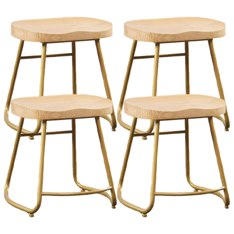Barhosel für industrielle Style mit Schlittenrund-Sattel-Sitzschuhhocker für die Küche