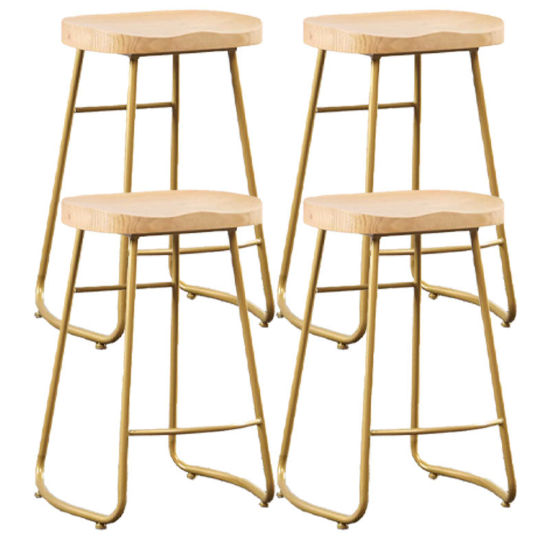 Barhosel für industrielle Style mit Schlittenrund-Sattel-Sitzschuhhocker für die Küche