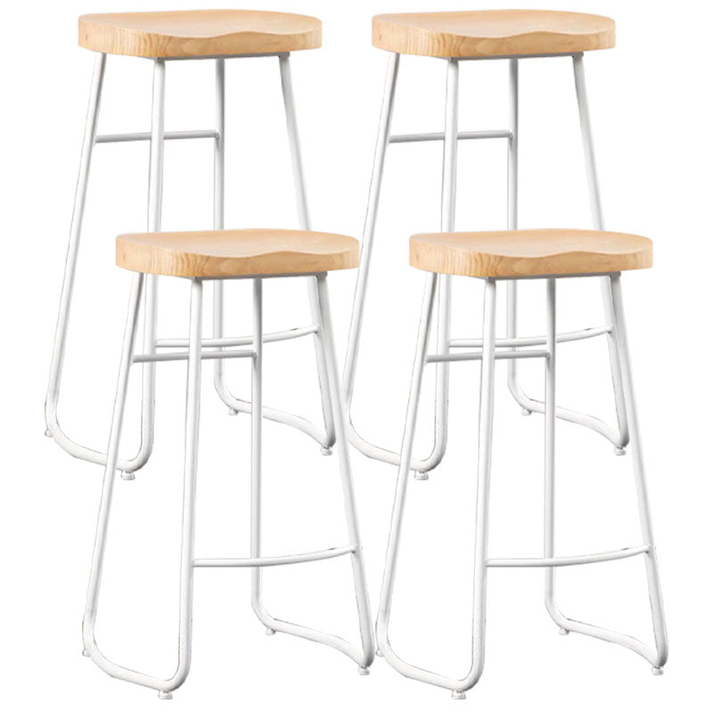 Barhosel für industrielle Style mit Schlittenrund-Sattel-Sitzschuhhocker für die Küche