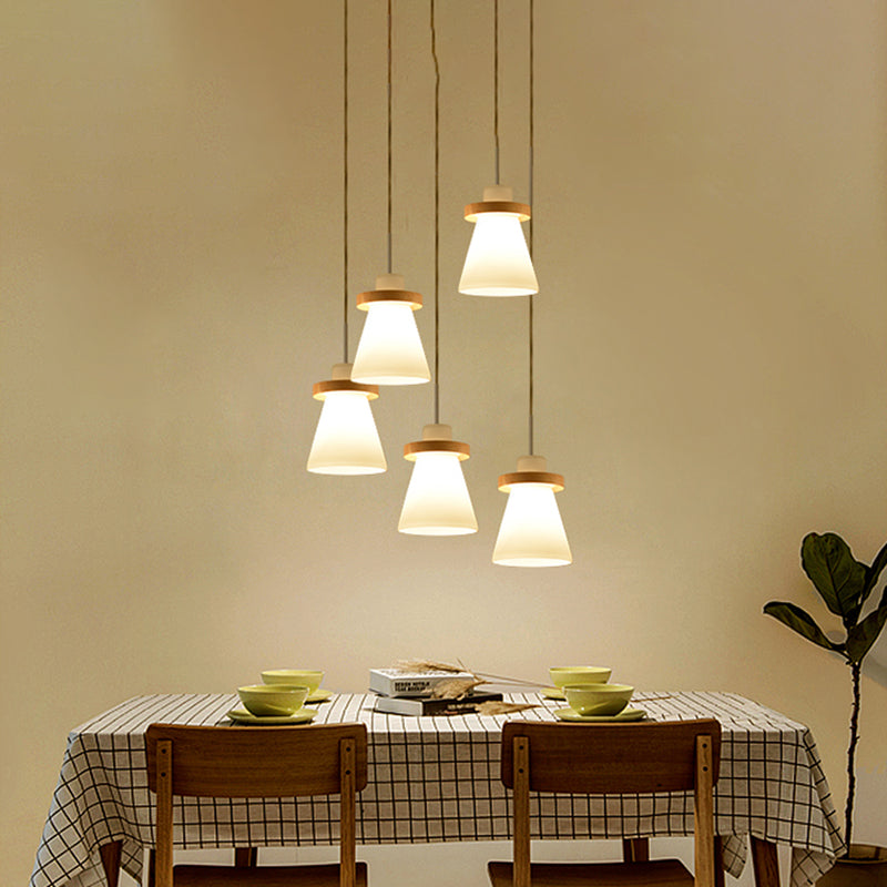 Bois massif conical suspension du plafond de plafond en verre blanc minimaliste pour salle à manger