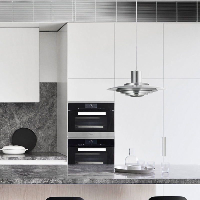 Éclairage suspendu post moderne