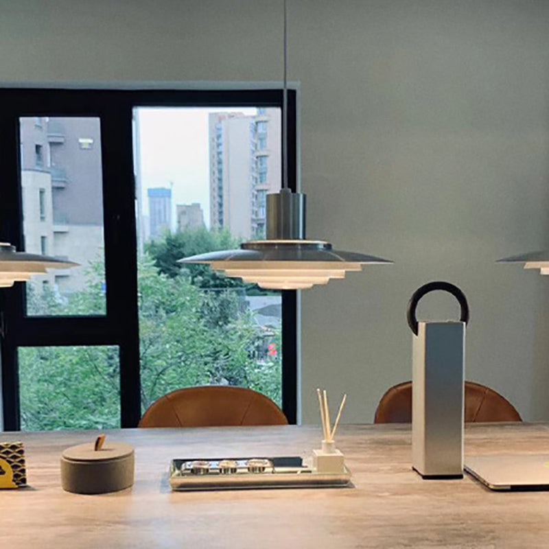 Éclairage suspendu post moderne