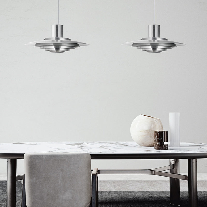 Éclairage suspendu post moderne