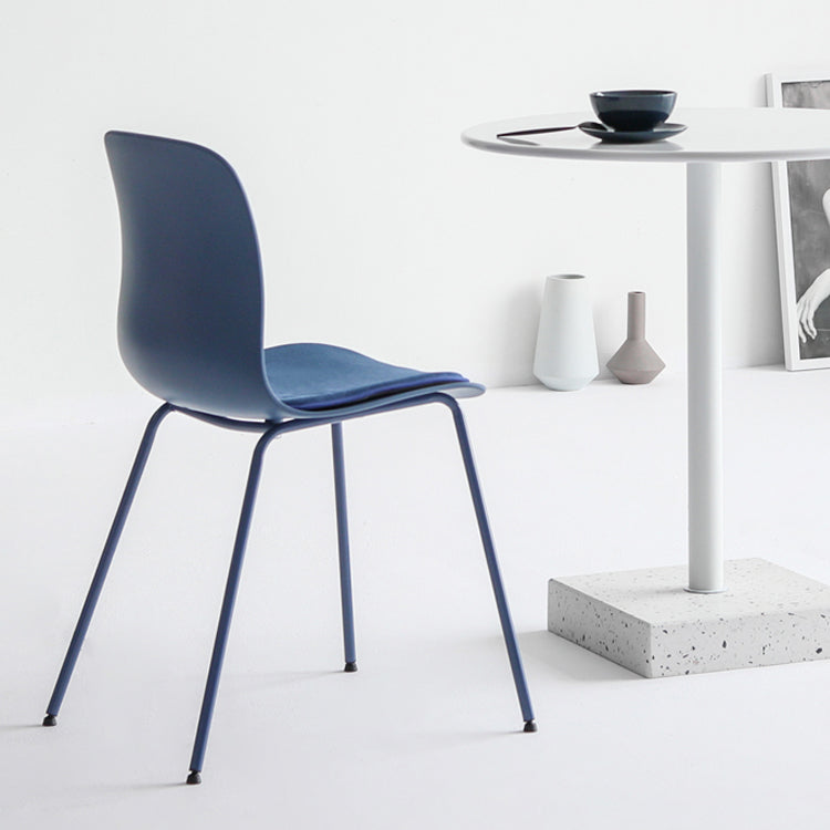 La salle à manger en plastique contemporaine préside des chaises de salle à manger en métal sans bras pour un usage domestique