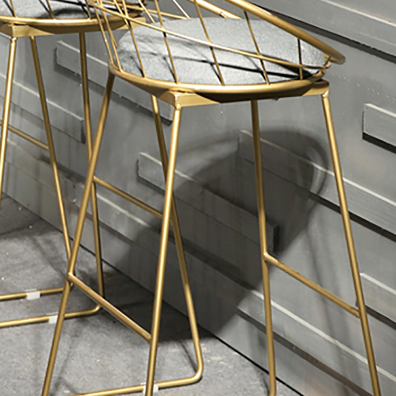 Taburete de bar de estilo moderno, patas de trineo de hierro, taburete de bar con reposapiés y cojín