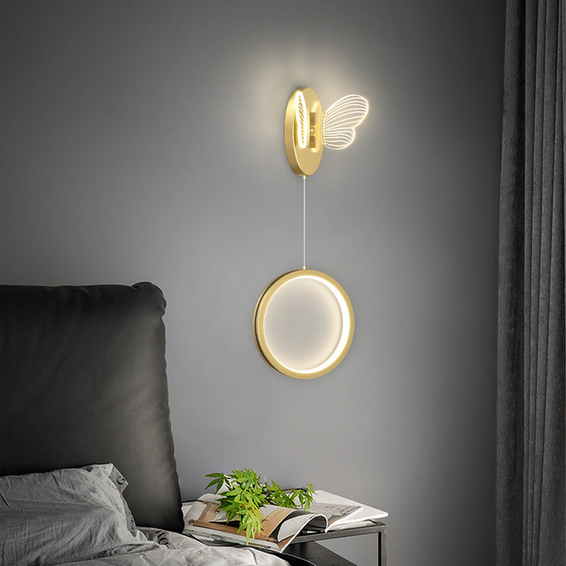 Éclairage mural en métal de forme géométrique