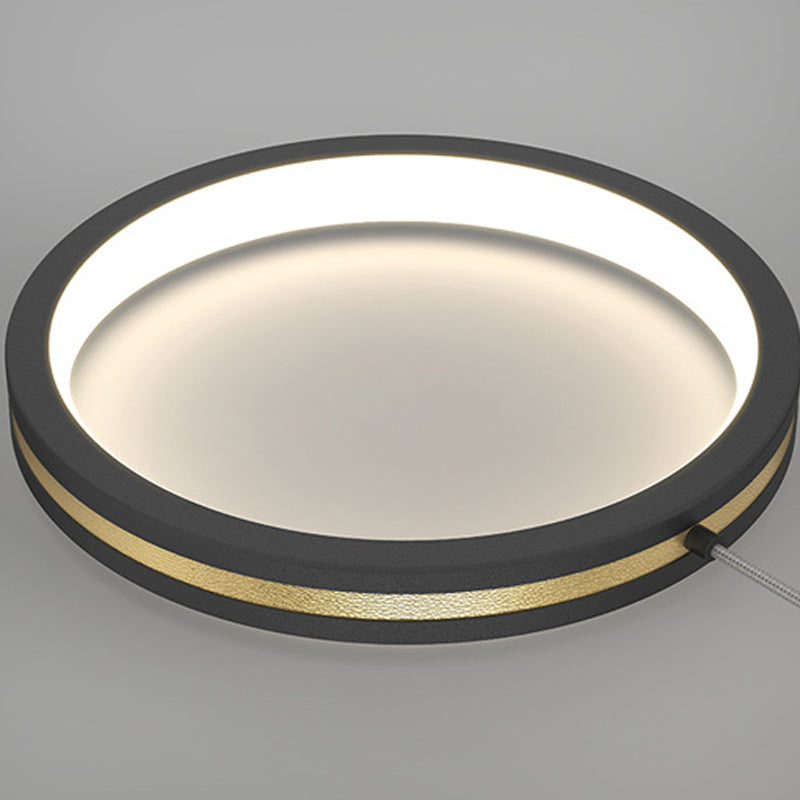 Éclairage mural en métal de forme géométrique