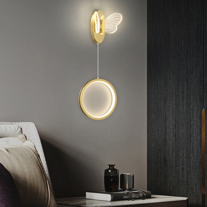 Éclairage mural en métal de forme géométrique