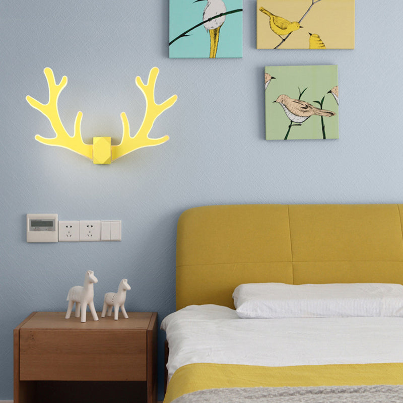 Éclairage mural en métal de forme unique