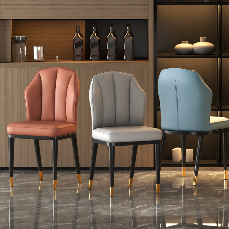 Sillas sin brazos de comedor de metal Glam tapizadas sillas de cuero para restaurante