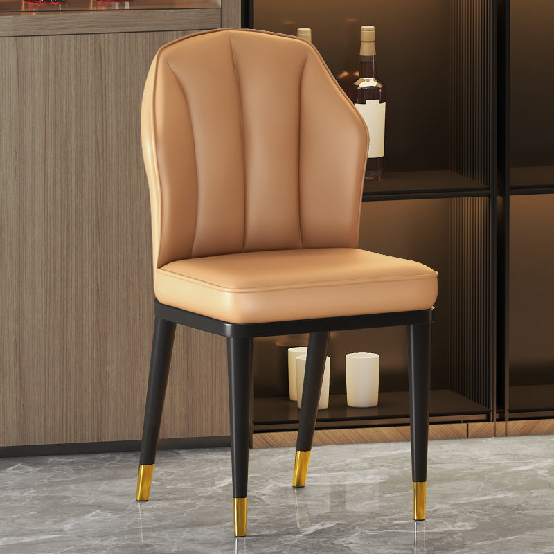 Sillas sin brazos de comedor de metal Glam tapizadas sillas de cuero para restaurante