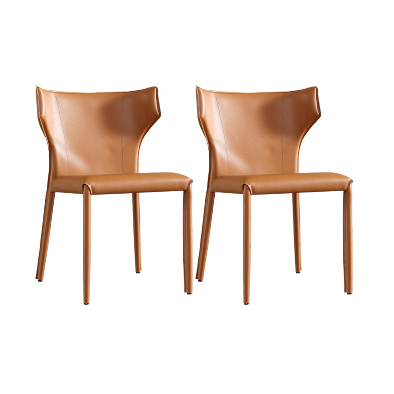 Silla lateral moderna con respaldo de orejas, silla de cuero con acabado mate para comedor