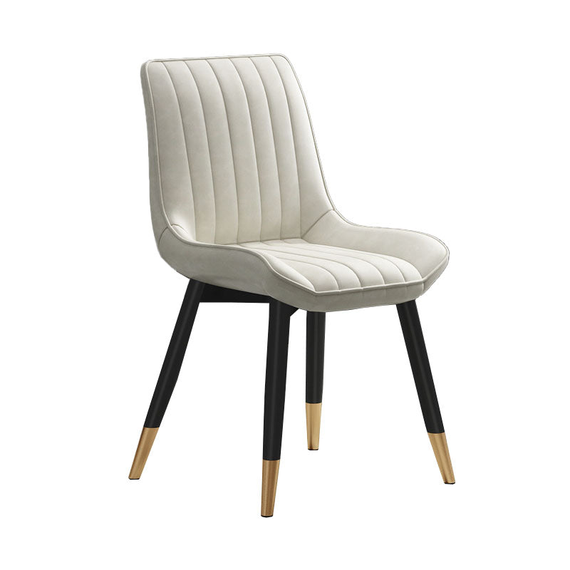 Silla auxiliar de comedor contemporánea Silla Parsons curvada de cuero con acabado mate