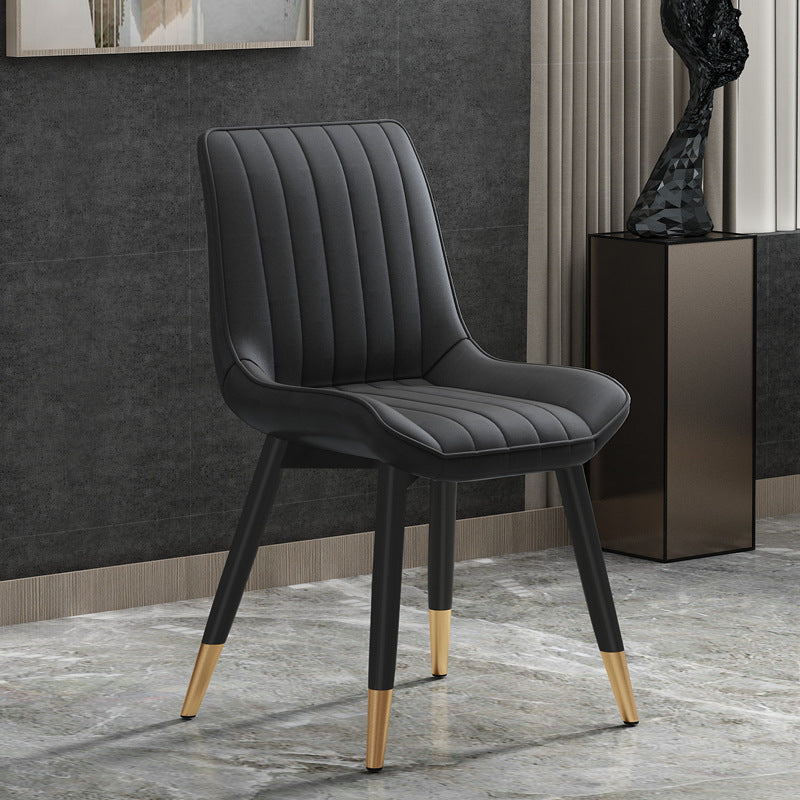 Silla auxiliar de comedor contemporánea Silla Parsons curvada de cuero con acabado mate