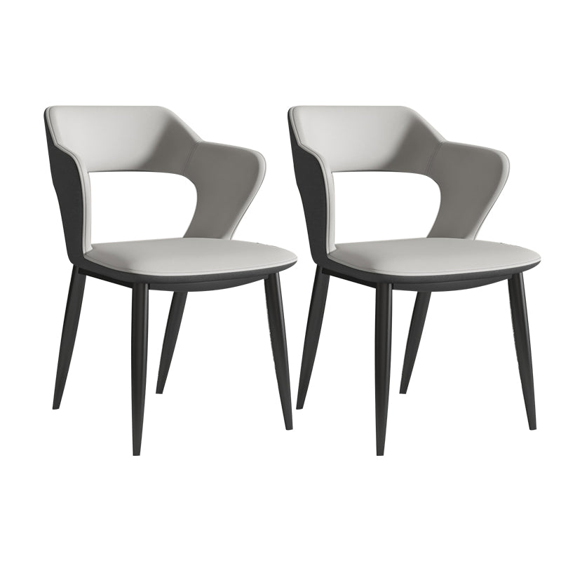 Silla de comedor contemporánea con respaldo abierto curvado de cuero con acabado mate