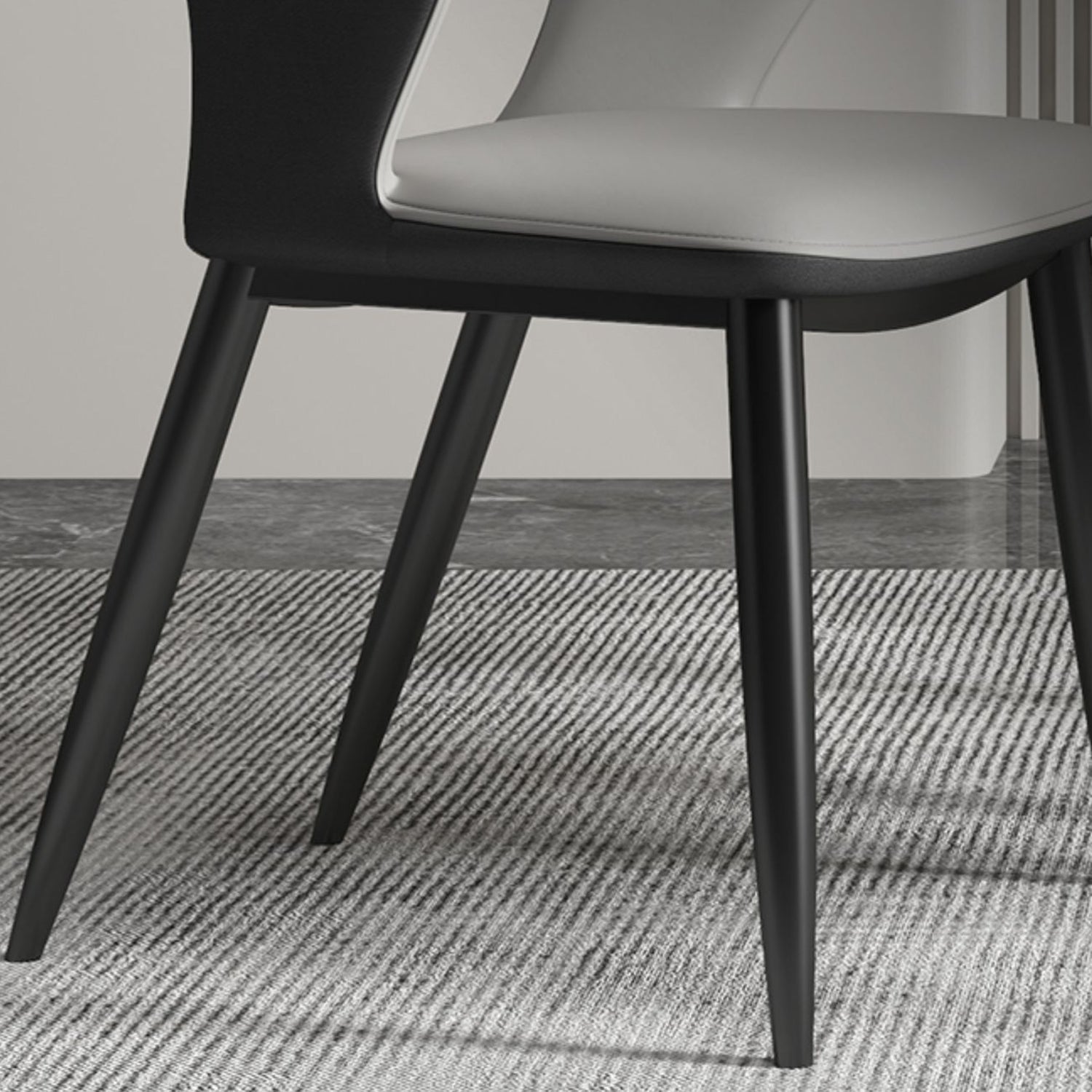 Silla de comedor contemporánea con respaldo abierto curvado de cuero con acabado mate