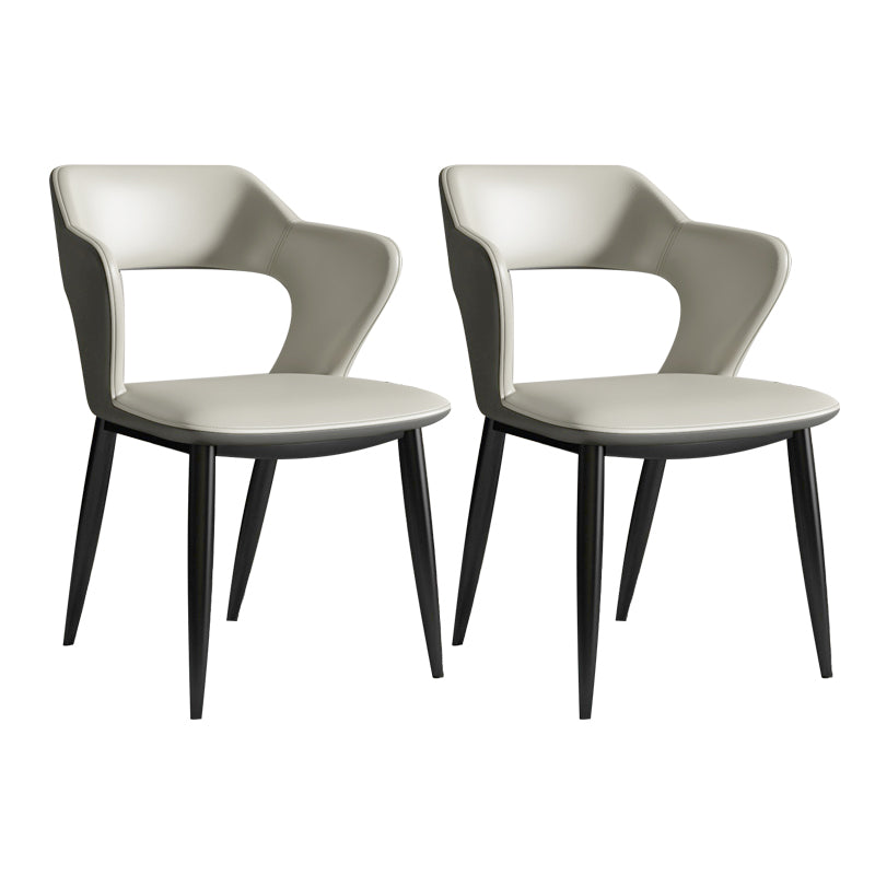 Silla de comedor contemporánea con respaldo abierto curvado de cuero con acabado mate