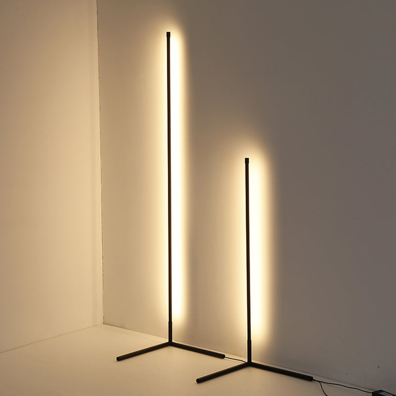 Metal Linear Shape Floor Lamp Modern Style 1 Light Floor Lamp Fixture in Black