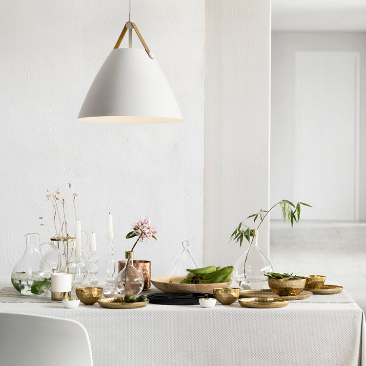 Lumière suspendue en métal